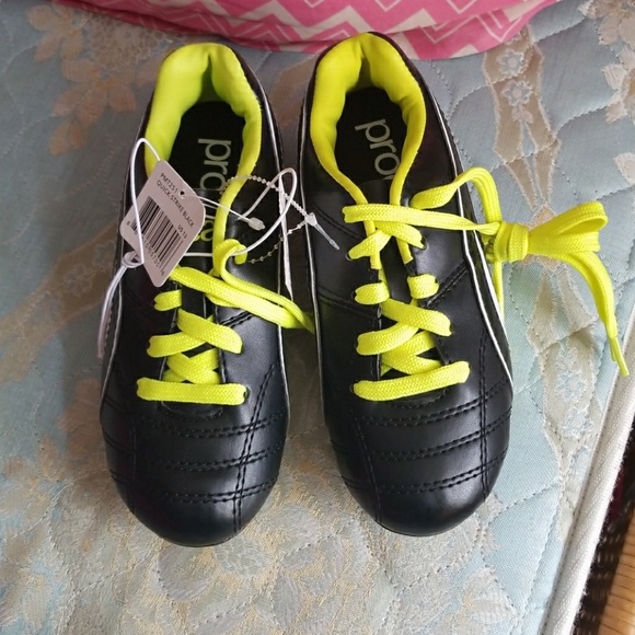 Puma Other - Kids cleats black and yellow